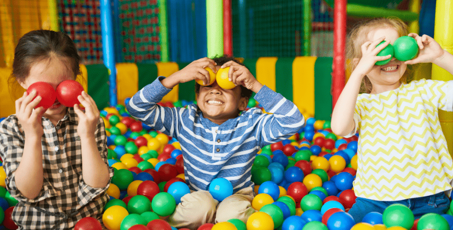 L'importance pour nos petits de jouer avec d'autres enfants