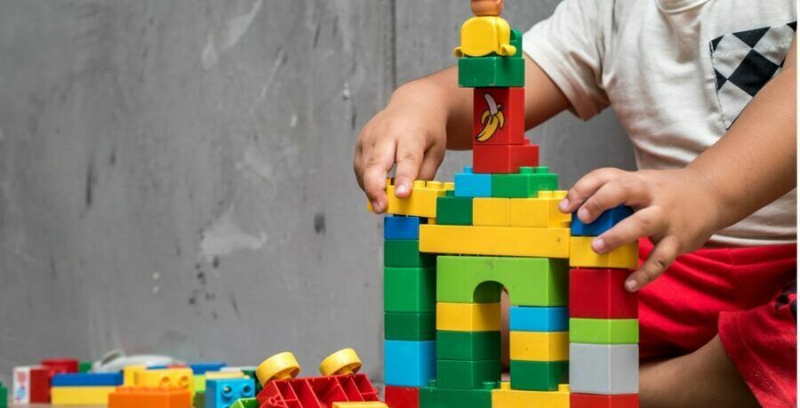 Pourquoi jouer aux jeux de construction ? Bienfaits de ce jeu éducatif – L' Enfant Malin