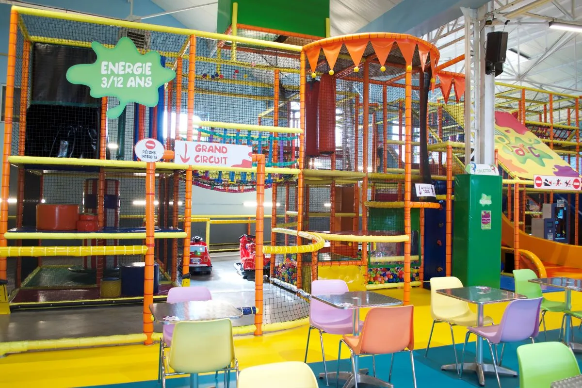 Aire de jeux couverte pour les enfants